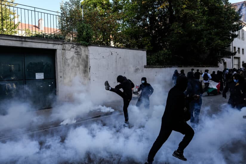 Student protests continue across France as up to 500 high schools close
